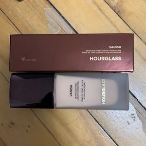 Brand new Hourglass Vanish liquid foundation - Vanilla